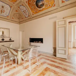 Sotto Gli Affreschi Del 1800 Con Colazione Inclusa , Assisi Italia